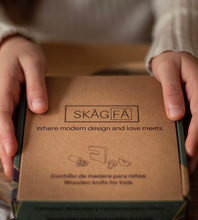 Load image into Gallery viewer, SKÅGFÄ Träkniv Wooden Knife - Mess Chef