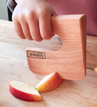 Load image into Gallery viewer, SKÅGFÄ Träkniv Wooden Knife - Mess Chef